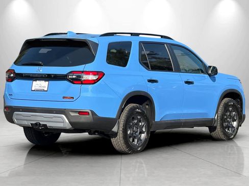 New 2025 Honda Pilot TrailSport image 2