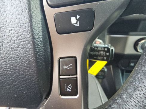 Used 2019 Toyota Tacoma SR5 AWD/4WD image 15