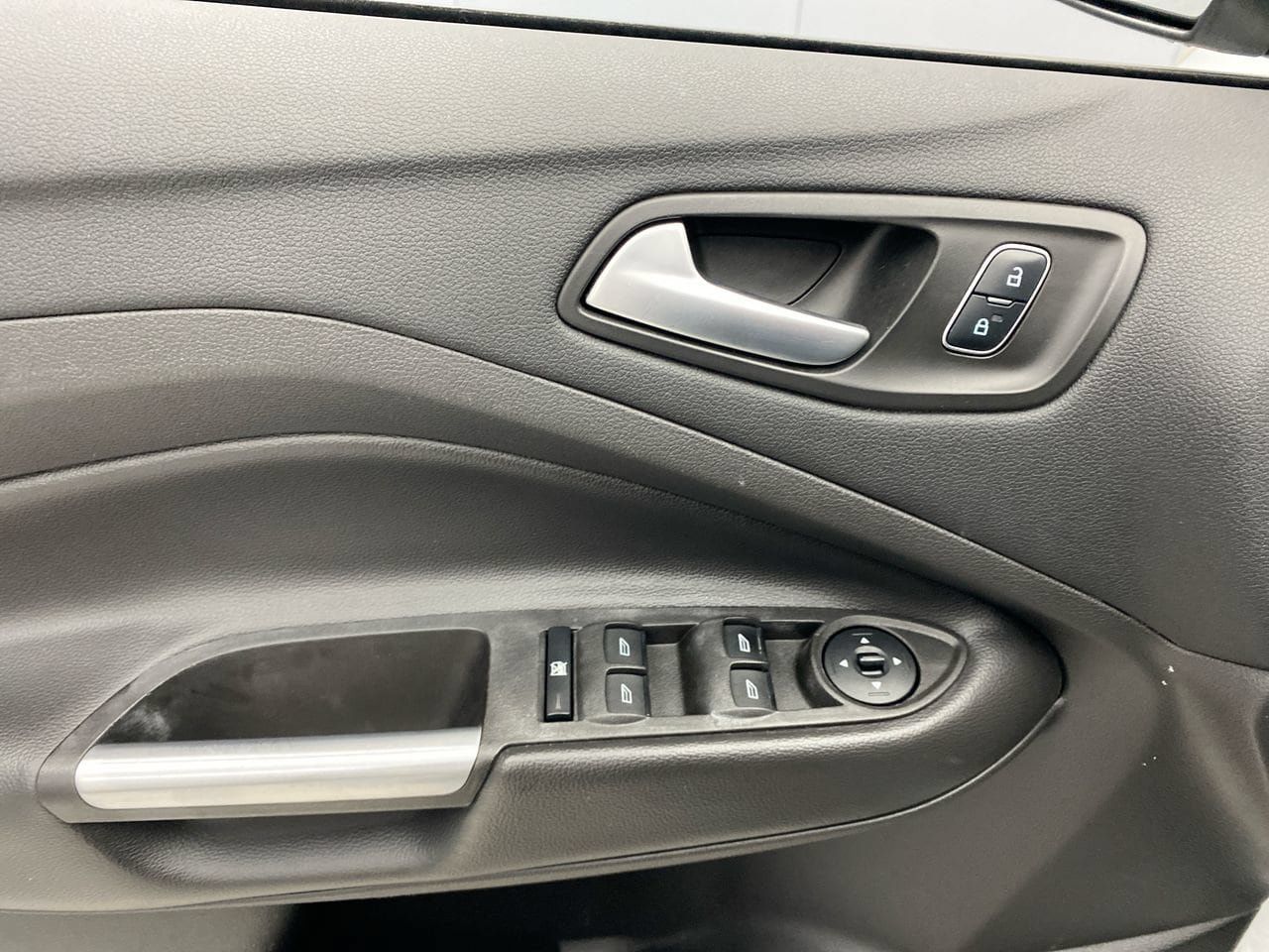 Used 2017 Ford Escape SE AWD/4WD image 12