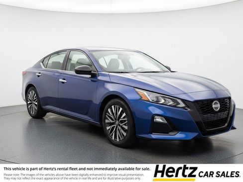 Used 2025 Nissan Altima 2.5 SV image 1