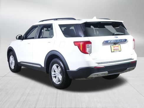 Used 2023 Ford Explorer XLT AWD/4WD image 5