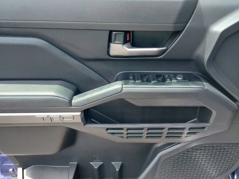 Certified 2025 Toyota Tacoma TRD Off-Road AWD/4WD image 17