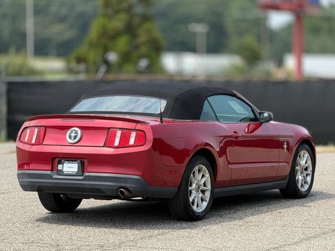 Used 2010 Ford Mustang Convertible RWD image 9