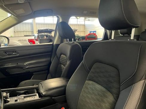 Used 2024 Nissan Pathfinder SV FWD image 24