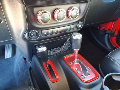 Used 2016 Jeep Wrangler Unlimited Sahara w/ Connectivity Group image 30