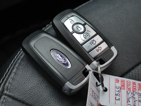 Used 2018 Ford Explorer Limited image 35