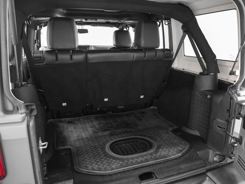 Used 2015 Jeep Wrangler Unlimited Rubicon AWD/4WD image 18