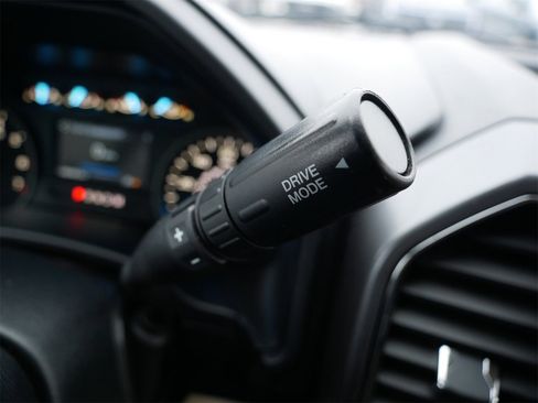 Certified 2018 Ford F150 XLT w/ Equipment Group 302A Luxury image 23