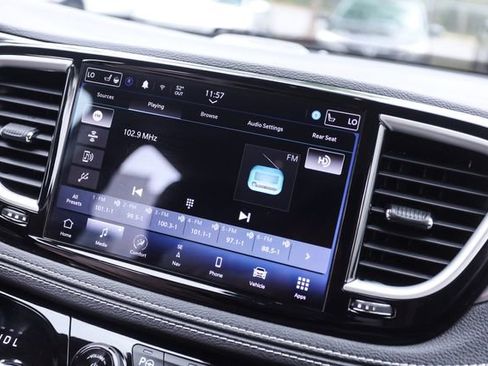 Used 2022 Chrysler Pacifica Touring-L w/ Uconnect Theater Family Group FWD image 43