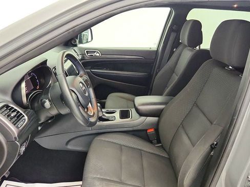 Used 2019 Jeep Grand Cherokee Laredo RWD image 18