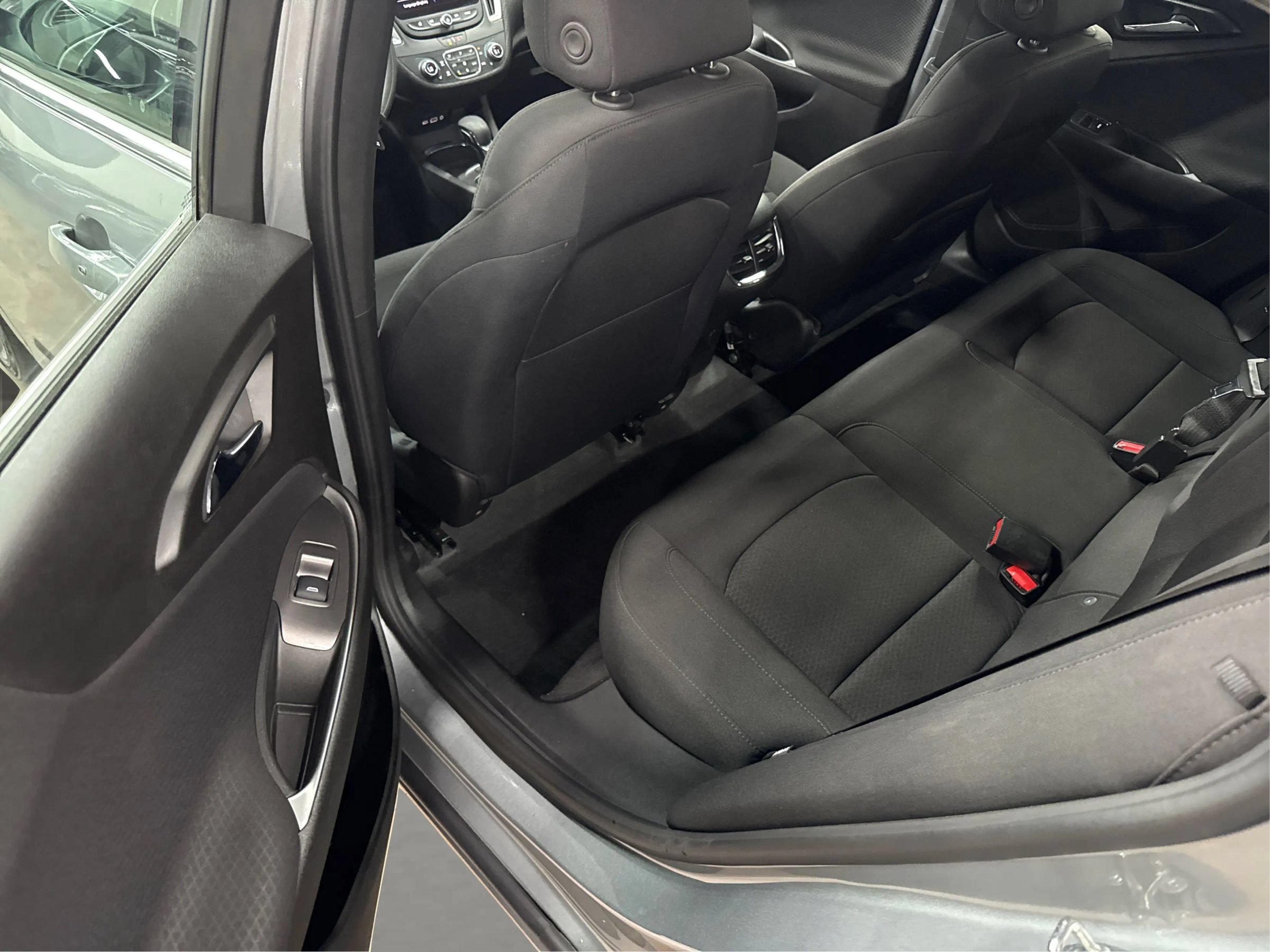 Used 2023 Chevrolet Malibu LT FWD image 12