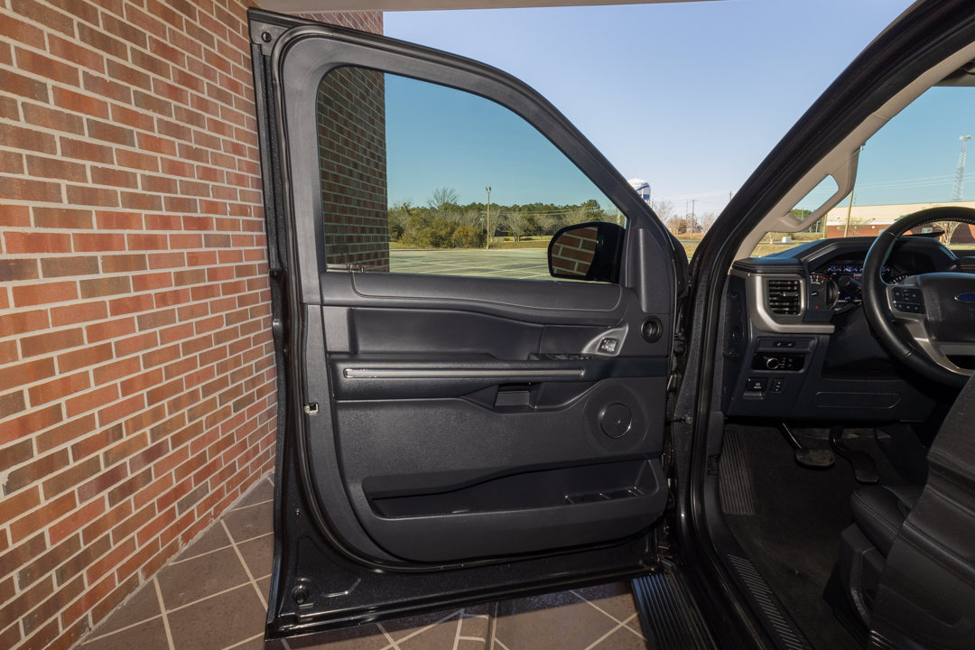 Used 2024 Ford Expedition XLT AWD/4WD image 9