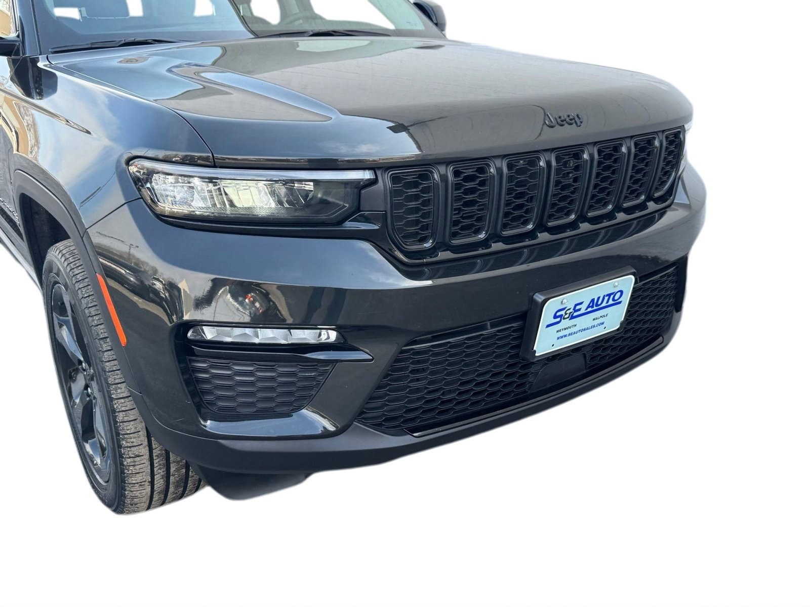 Used 2023 Jeep Grand Cherokee Limited w/ Black Appearance Package AWD/4WD image 10