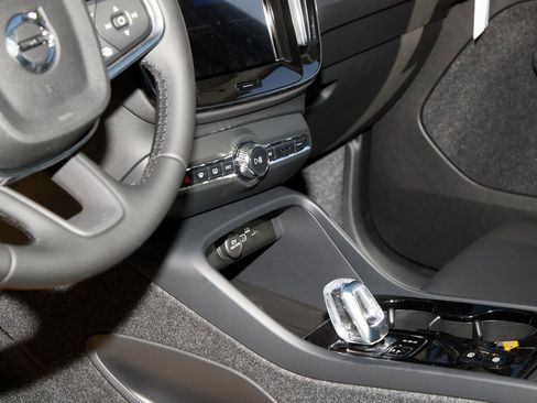 New 2026 Volvo XC40 B5 Ultra w/ Climate Package image 15