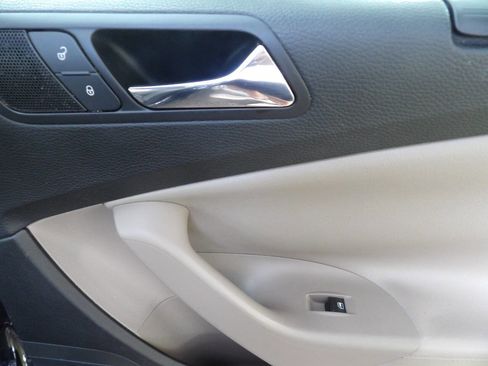 Used 2008 Volkswagen Passat Lux image 26