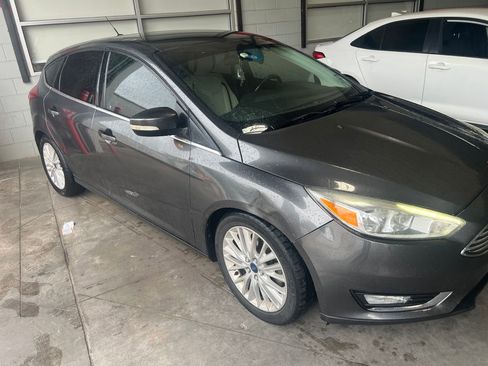 Used 2016 Ford Focus Titanium FWD image 4