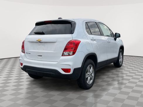 Used 2022 Chevrolet Trax LS w/ Tint and Cruise Package AWD/4WD image 5