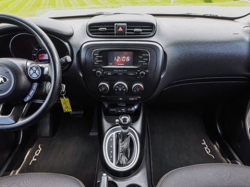 Used 2015 Kia Soul + FWD image 20