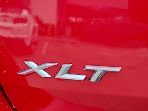 Used 2020 Ford Explorer XLT RWD image 12