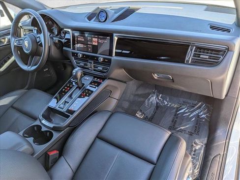 Used 2025 Porsche Macan image 26