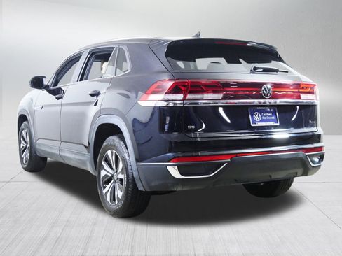 Certified 2025 Volkswagen Atlas Cross Sport SE image 5