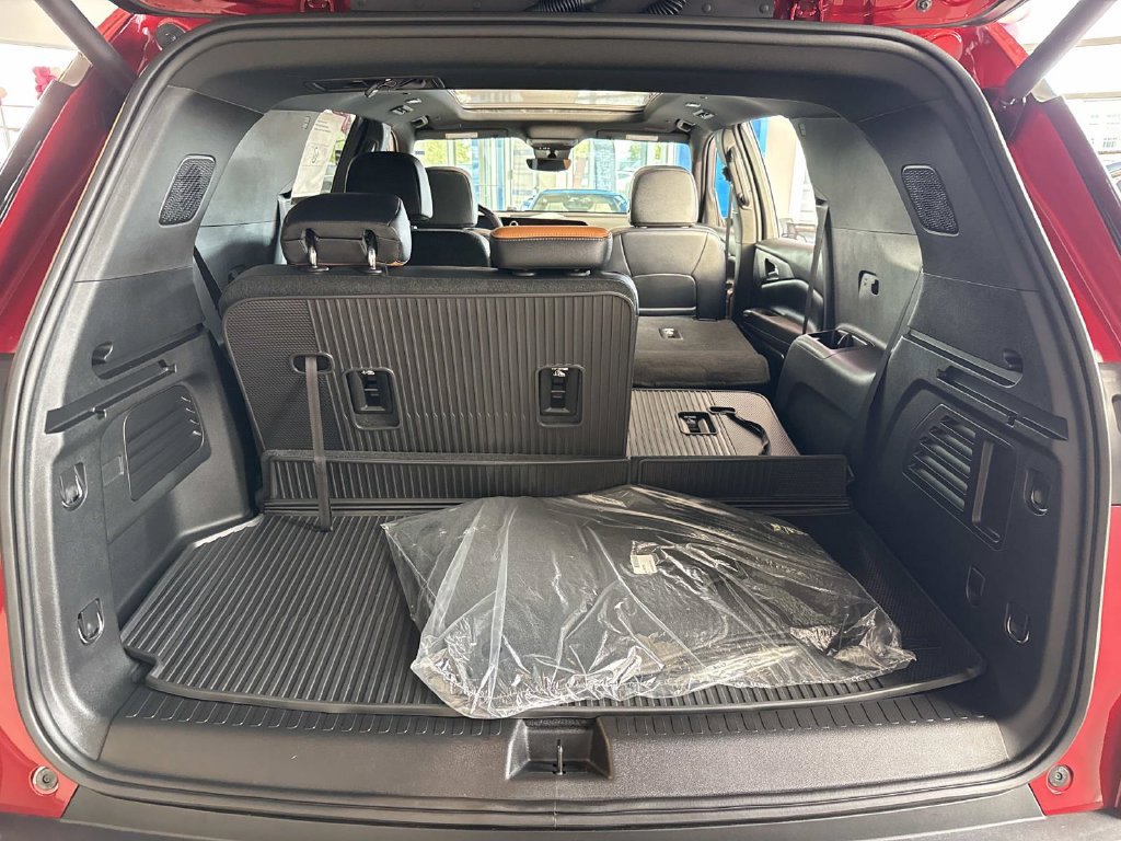 New 2027 Chevrolet Traverse Z71 w/ Enhanced Driving Package AWD/4WD image 17