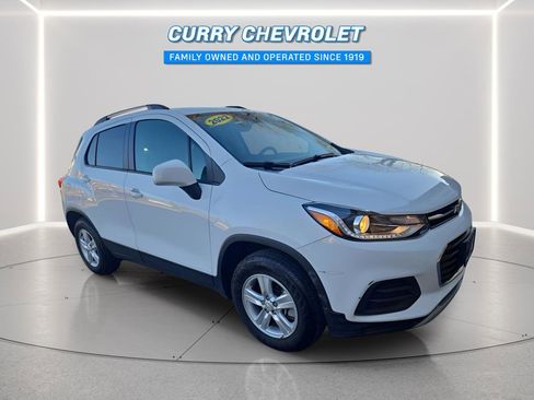 Used 2022 Chevrolet Trax LT w/ LT Convenience Package image 9