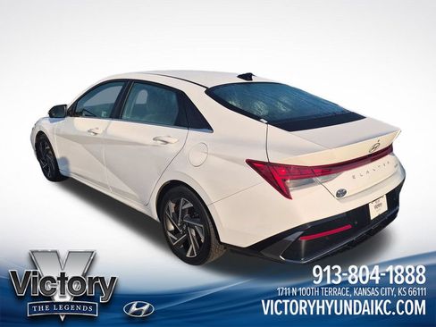 Used 2024 Hyundai Elantra Limited FWD image 3
