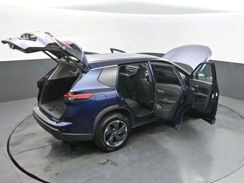 Used 2025 Nissan Rogue SV FWD image 32