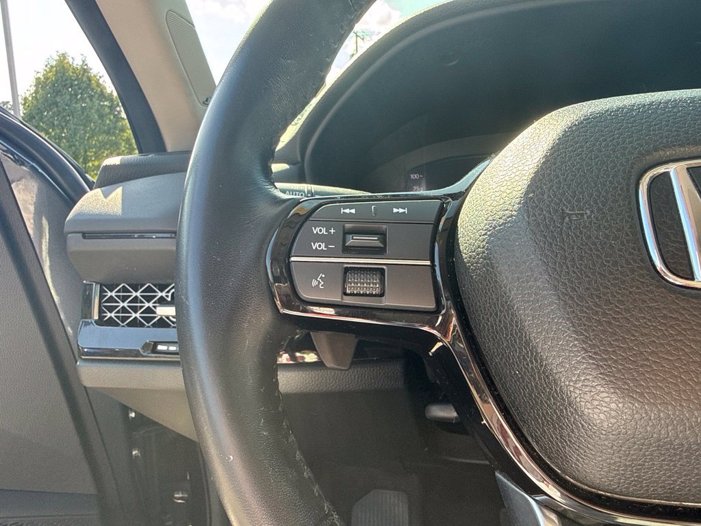 Used 2023 Honda Accord Touring image 9