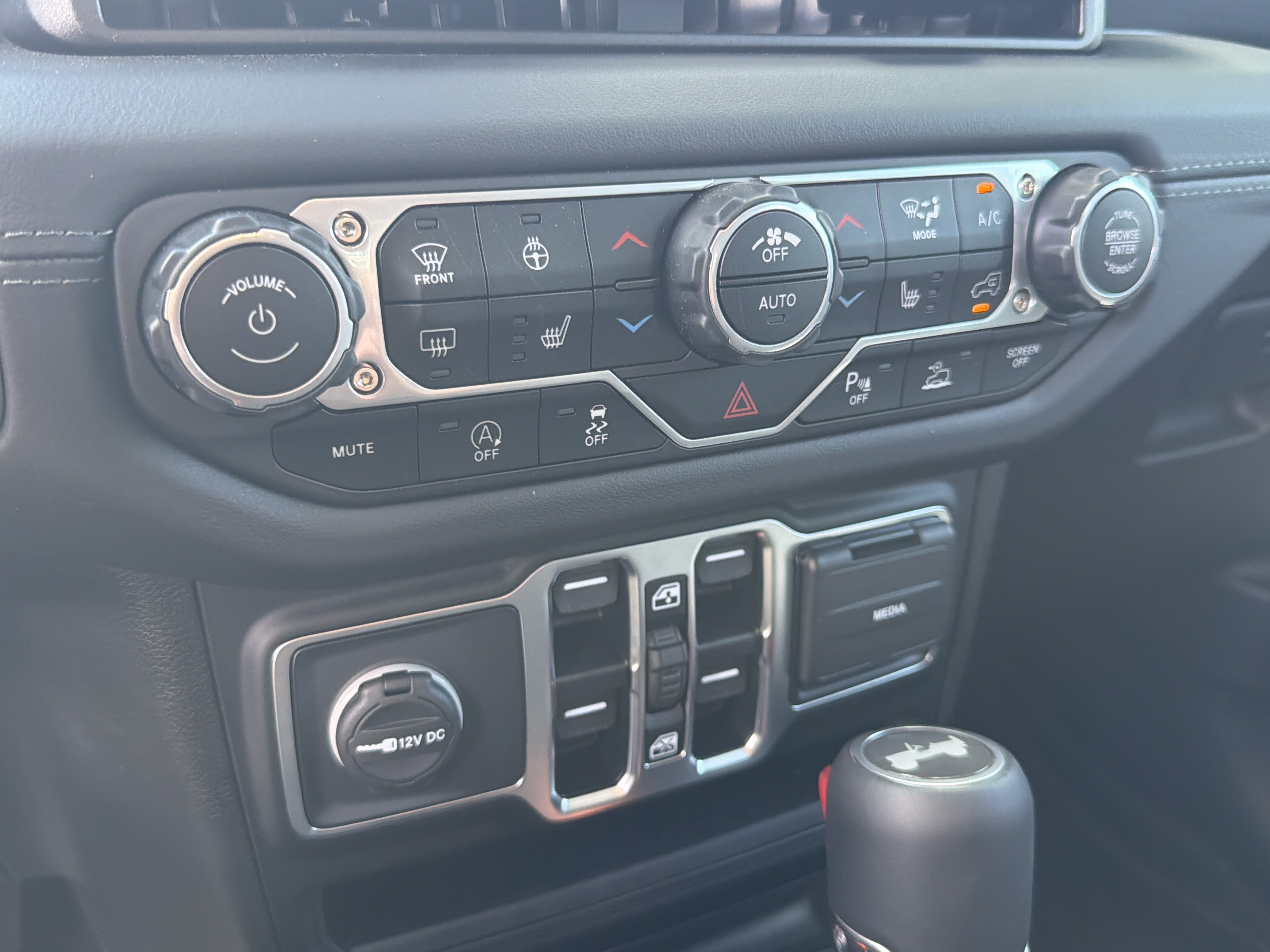 Used 2025 Jeep Wrangler Unlimited Sahara AWD/4WD image 7