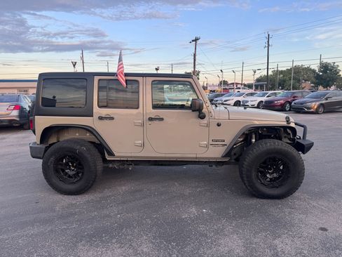 Used 2018 Jeep Wrangler Unlimited Sport S image 4
