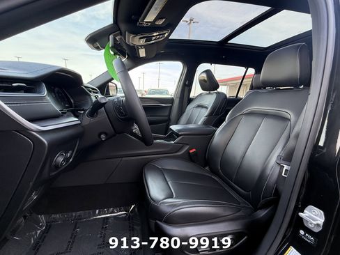 Used 2025 Jeep Grand Cherokee L Limited w/ Luxury Tech Group II image 5