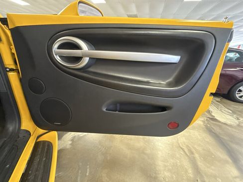 Used 2004 Chevrolet SSR w/ Preferred Equipment Group RWD image 22