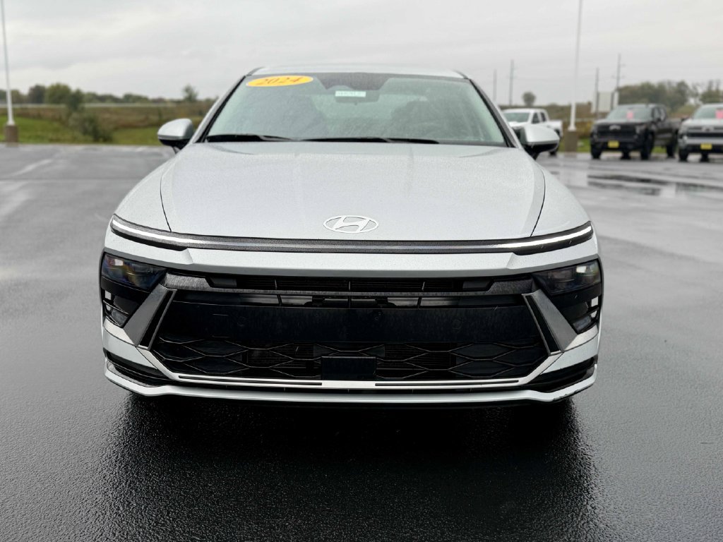 Used 2025 Hyundai Sonata SEL FWD image 2