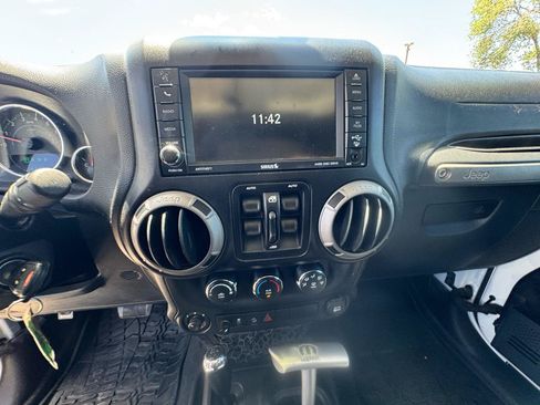 Used 2015 Jeep Wrangler Unlimited Sport w/ Quick Order Package 24S AWD/4WD image 29