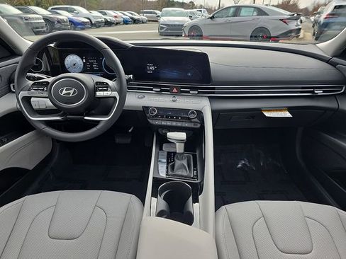 New 2026 Hyundai Elantra Limited FWD image 18