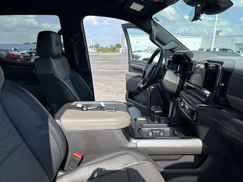 Used 2024 Chevrolet Silverado 1500 ZR2 w/ ZR2 Bison Edition AWD/4WD image 35