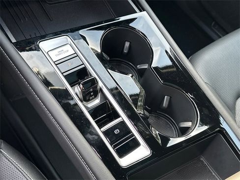 Certified 2025 Volkswagen Atlas Cross Sport SEL image 33