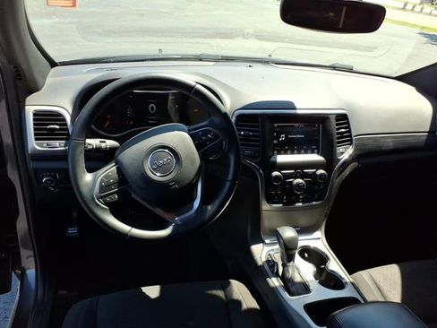 Used 2021 Jeep Grand Cherokee Laredo AWD/4WD image 24