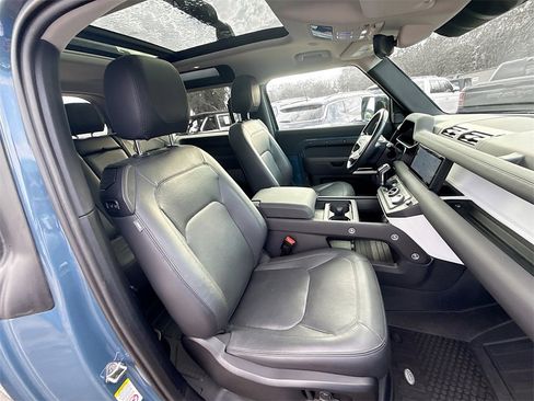 Used 2023 Land Rover Defender 90 SE image 32