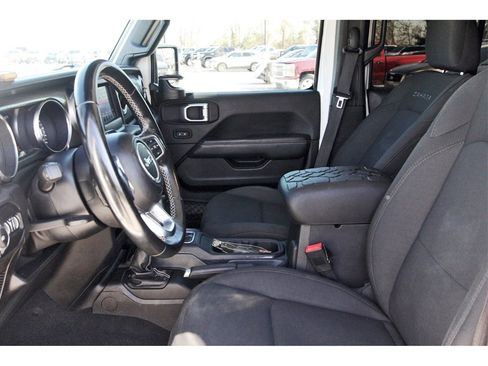 Used 2020 Jeep Wrangler Unlimited Sahara image 29