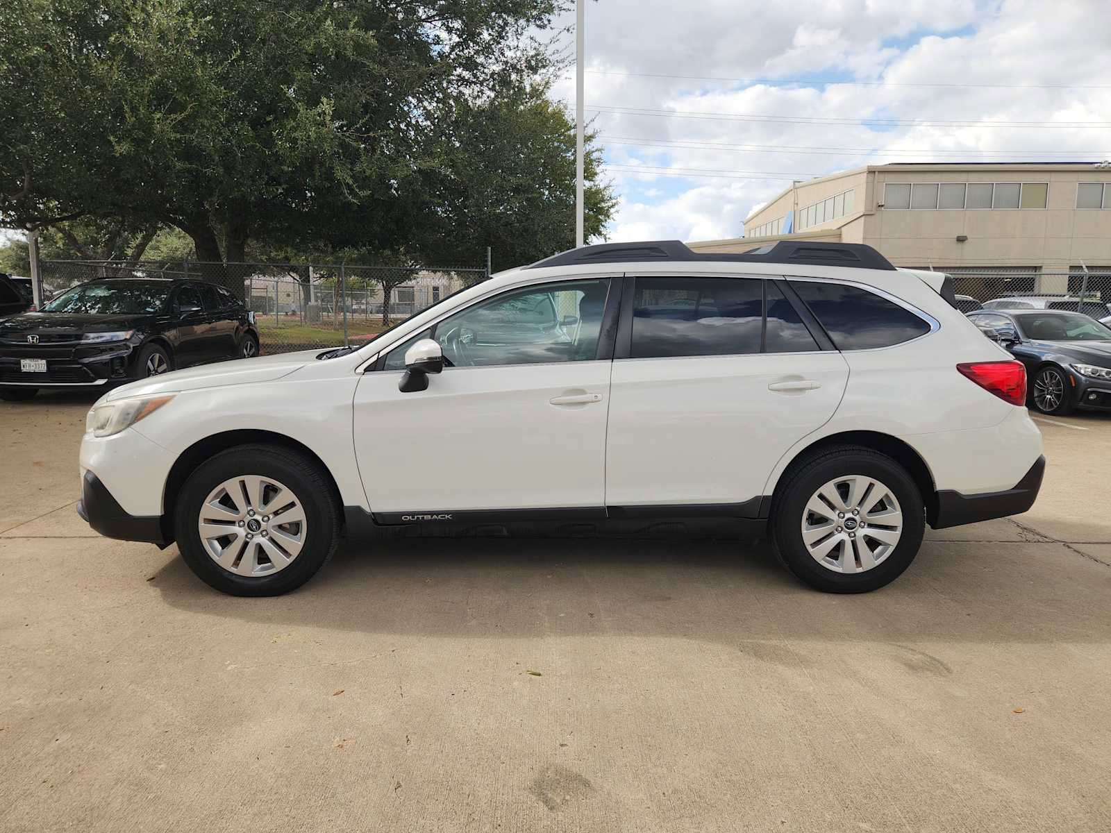 Used 2019 Subaru Outback 2.5i Premium AWD/4WD image 4