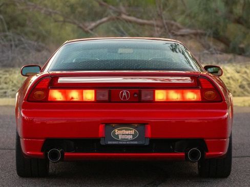 Used 2005 Acura NSX T RWD image 10