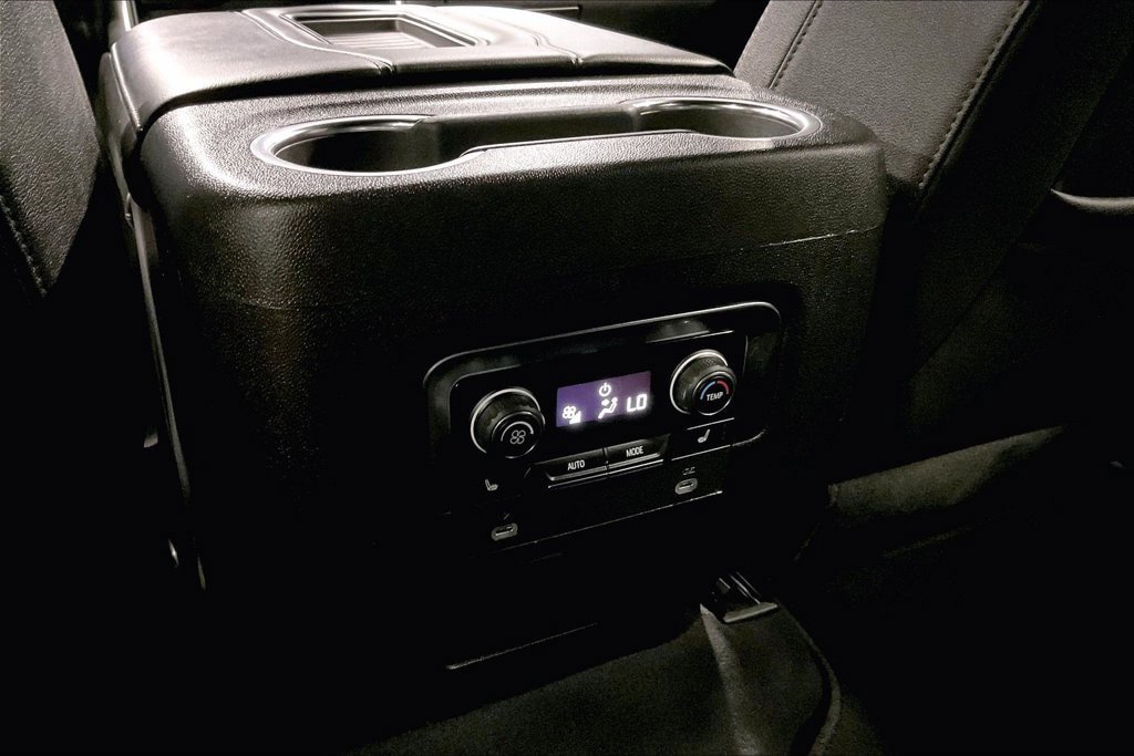 Used 2024 Chevrolet Tahoe Z71 w/ Luxury Package AWD/4WD image 11