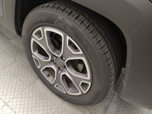 Used 2021 Jeep Renegade Latitude FWD image 31