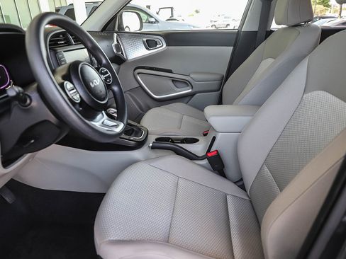 Used 2025 Kia Soul LX FWD image 21