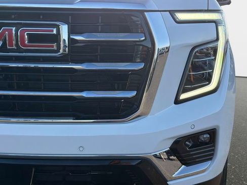 New 2026 GMC Yukon Elevation w/ Elevation Premium Package AWD/4WD image 9