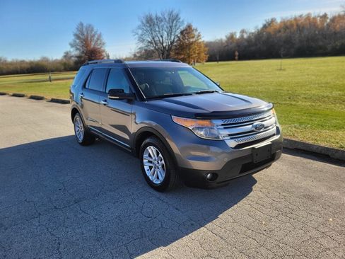 Used 2011 Ford Explorer XLT image 5