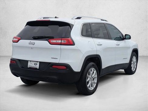 Used 2018 Jeep Cherokee Latitude Plus w/ Comfort/Convenience Group image 5